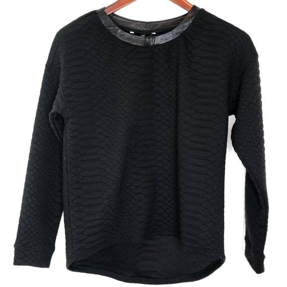 𝅺H&M Black Croc embossed Crew Neck with faux leather trim Sweater in Medium - Picture 1 of 11
